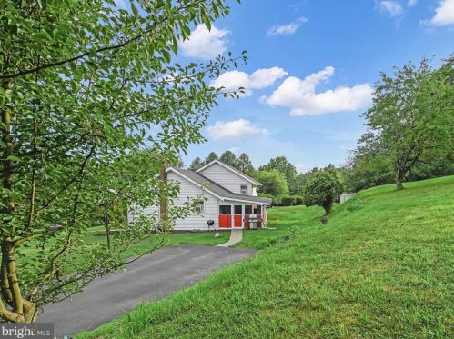 15 Wilbert Dr, Primrose PA  17901-8250 exterior