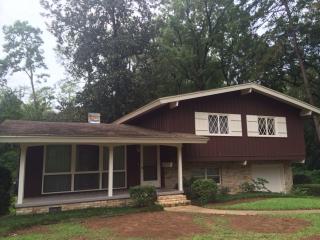 913 Waverly Rd, Tallahassee, FL 32312-2851
