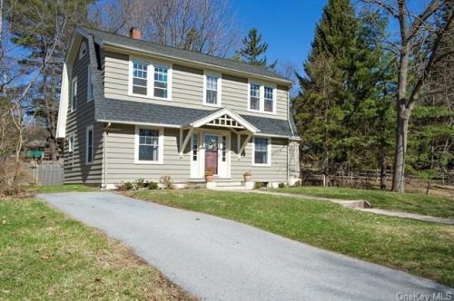 2 Randolph Ave, Poughkeepsie, NY 12603-3312