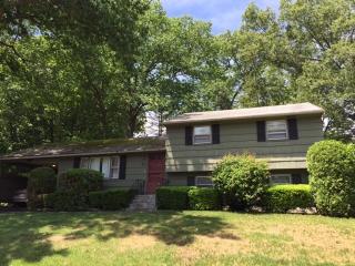 43 Bel Aire Dr, Plainville, CT 06062-1515