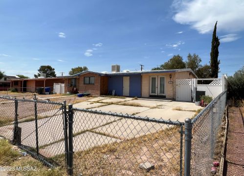 166 Santa Paula St, Tucson, AZ 85706-5342
