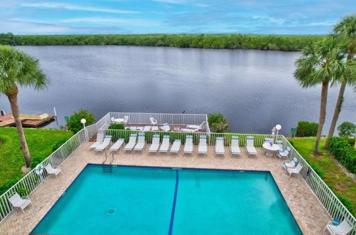 1285 Mainsail Dr, Naples FL  34114-8894 exterior