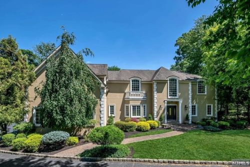 506 Timberline Dr, Franklin Lakes, NJ 07417-2719