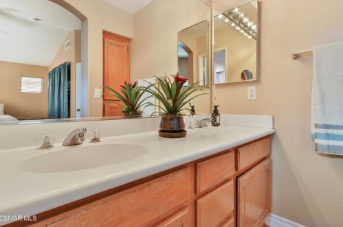 969 Roldan Ave, Simi Valley CA  93065-5667 exterior