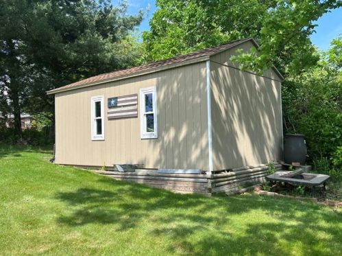 100 Est Ct, Jeannette PA  15644-9670 exterior