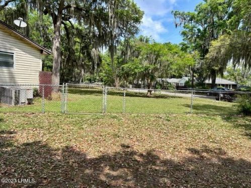 102 Scotch Pine Dr, Beaufort, SC 29902-6464