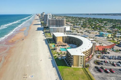 2301 Atlantic Ave, Daytona Beach FL  32118-5349 exterior