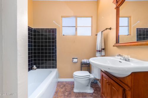 6830 15 St, Phoenix AZ 85006-1125 exterior