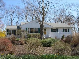 40 Valley Rd, Groton, CT 06340-4117