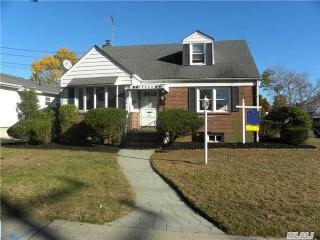 44 Dawes Ave, Lynbrook, NY 11563-1328