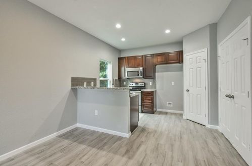 122 Indian Creek Dr, Conroe, TX 77378-1324