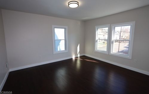 1045 Hunterdon St, Newark NJ  07112-2412 exterior