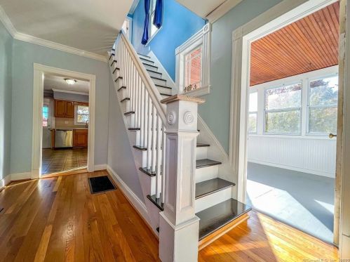 10 Summit St, Bristol, CT 06010-4954