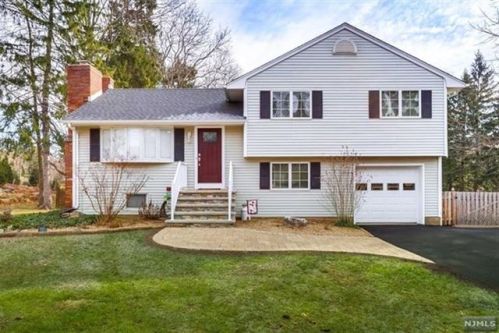 641 Campgaw Rd, Mahwah, NJ 07430-2522