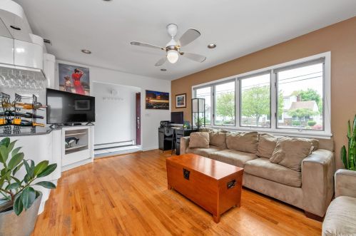 246 Harrison Ave, Bethpage, NY 11714-3512