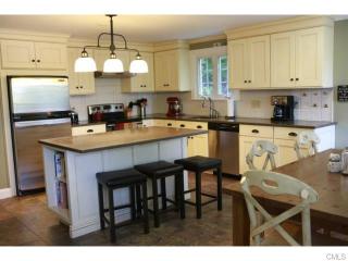 22 Beverly Rd, Bridgeport, CT 06611-4904