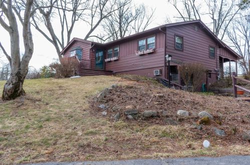 14 Conklin Hill Rd, Pleasant Valley, NY 12569-7724