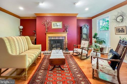 39 Commanders Dr, Washington Crossing, PA 18977-1146