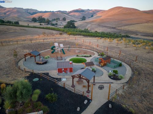 1080 Victorine Rd, Livermore CA  94551-6635 exterior