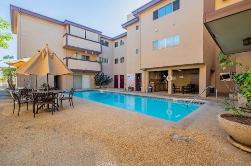 310 Jackson St, Glendale CA  91206-3648 exterior