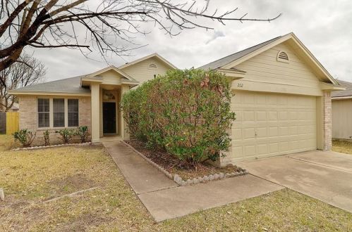 202 Quail Cir, Monadale, TX 78634-3165