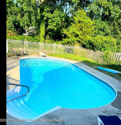 35 Monroe St, Tinton Falls, NJ 07701-5722