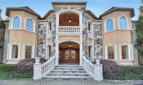 297 Lynn Dr, Franklin Lakes, NJ 07417-2328