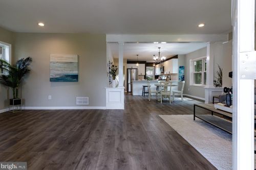 6204 Upsal Ave, Camden, NJ 08110-1732