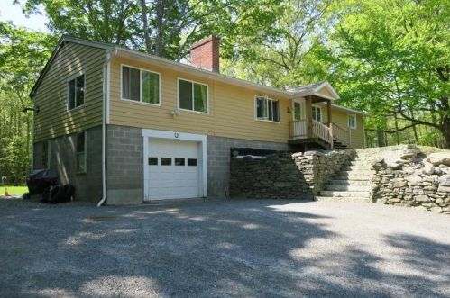 47 Grant Rd, Newmarket, NH 03857-2159