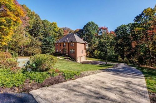 1613 Amicitia Ln, Sewickley, PA 15143-8540