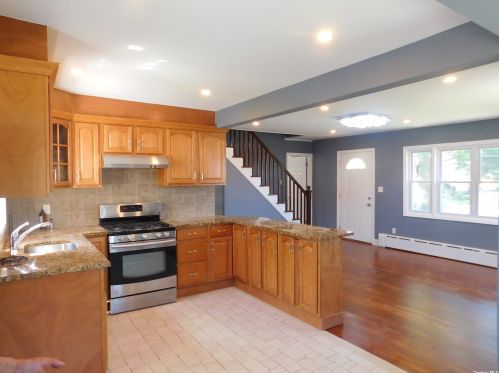 10 Cager Pl, Huntington Station NY  11746-7402 exterior