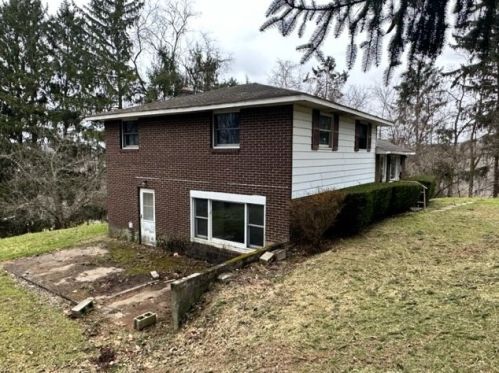 515 Highland Ave, Herminie, PA 15637-1416