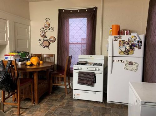 503 New Castle St, Zelienople PA  16063-2027 exterior