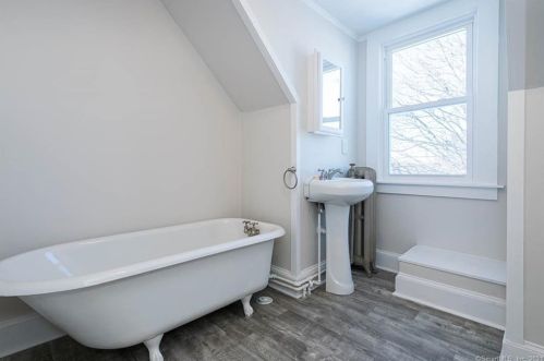 42 Merriman St, Bristol CT  06010-5042 exterior