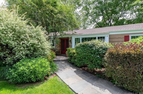 138 Turner Rd, Stamford, CT 06905-3603