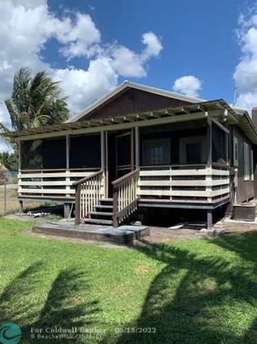 2575 Main St, Pahokee, FL 33476-1117