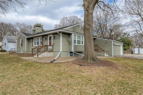 5645 Russell St, Shawnee Mission KS  66202-2508 exterior