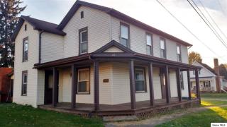 47 4th St, Fredricktwn, OH 43019-1139