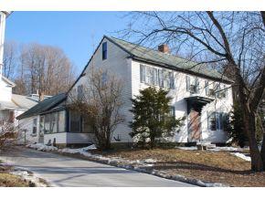 13 Exeter Rd, Newmarket NH  03857-2022 exterior
