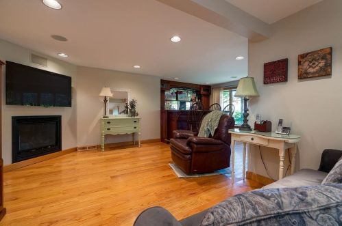 258 Shore Dr, Salem NH  03079-1694 exterior