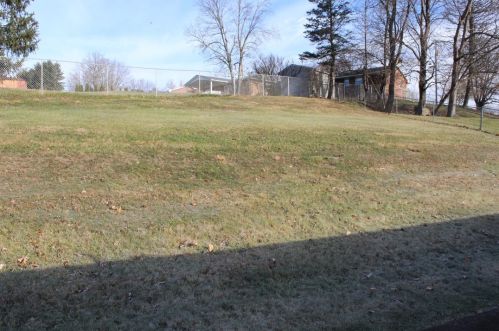 1 Nancy Dr, Jeannette PA  15644-1040 exterior