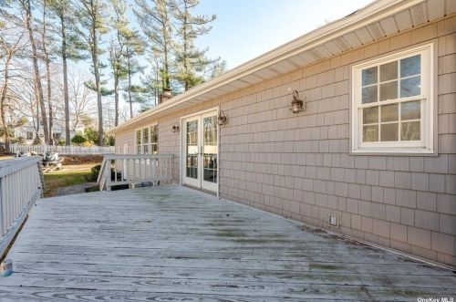 263 Lower Rocky Point Rd, Miller Place NY  11764-1650 exterior