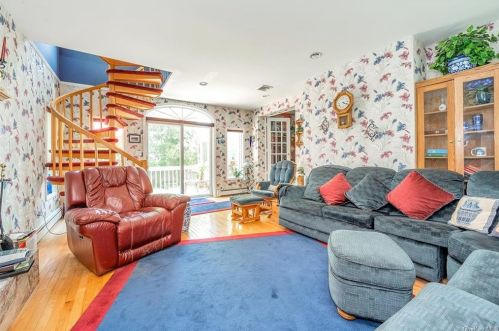 47 Malcolm St, Crotonville NY  10562-3241 exterior