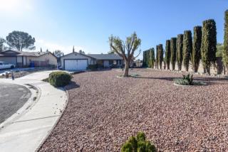 12884 Amber Creek Cir, Victorville, CA 92395-8903