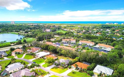 28826 Winthrop Cir, Bonita Springs, FL 34134-3329