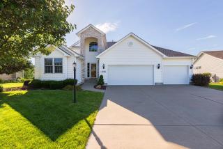 3240 Valleywynds Dr, Panarama Park, IA 52722-5941
