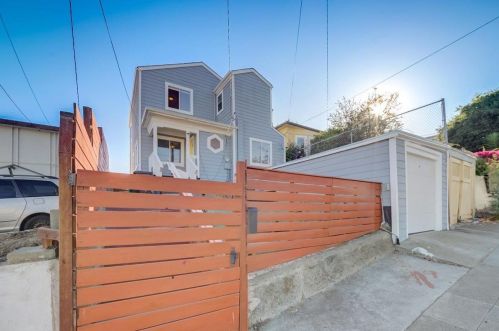 2037 23rd St, Oakland, CA 94606-4122