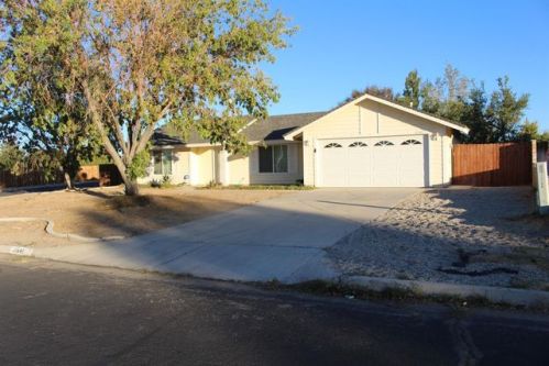 11541 Laurel Oak Rd, Victorville, CA 92392-9174