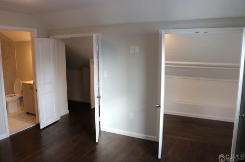 212 Freeman St, Woodbridge NJ  07095-3128 exterior