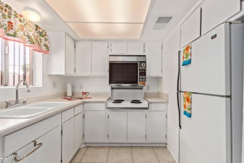 8265 Thomas Rd, Scottsdale AZ  85251-5873 exterior